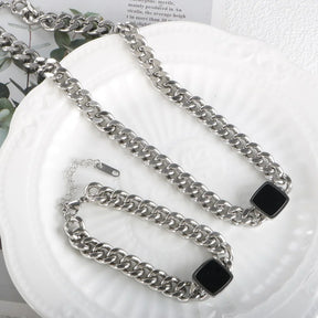 Conjunto Colar e Pulsera Corrente com Pedra Negra